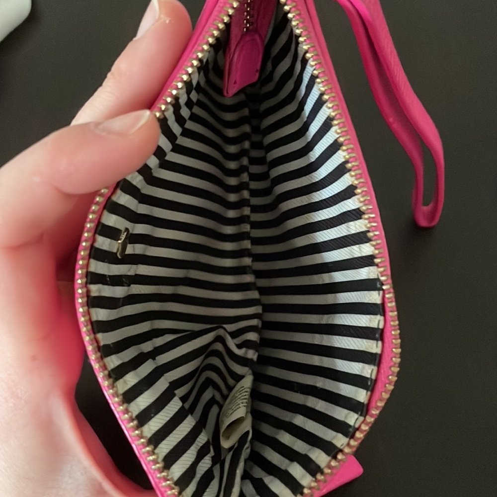 Kate Spade wristlet - Picture 4 of 4
